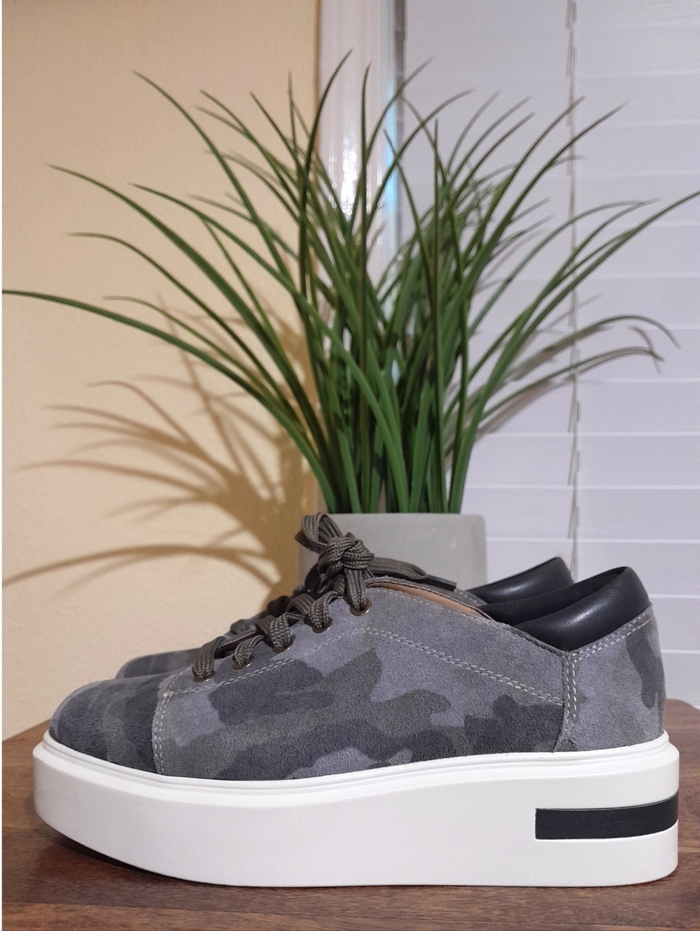 Paolo platform camo white low top lace up sneaker 7M lifted lugged